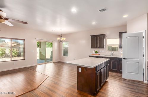 1520 Apollo Rd, Phoenix AZ  85041-5833 exterior