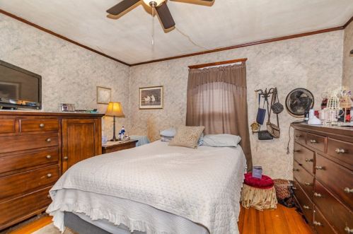 57 Gledhill Ave, Everett MA 02149-4049 exterior