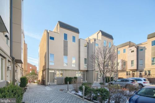 740 Columbus Blvd, Philadelphia PA  19147-3517 exterior