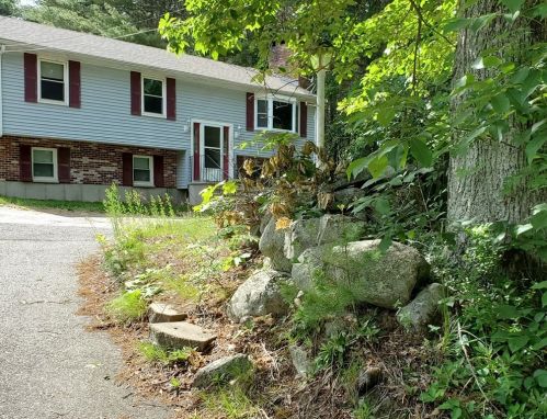 1240 Glebe St, Taunton, MA 02780-5142