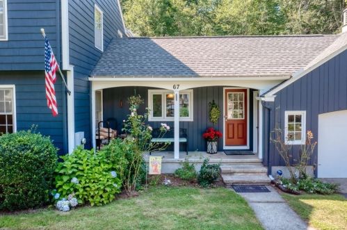 67 Overlook Dr, Montgomery, MA 01085-2516