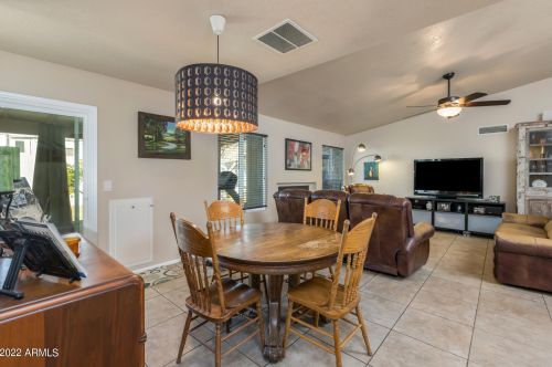 10602 42nd St, Phoenix AZ 85050-3376 exterior