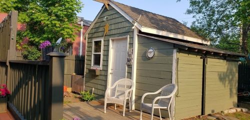 1562 Sassaquin Ave, New Bedford MA 02745-2328 exterior