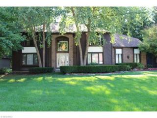 3060 Oakwood Ln, Cleveland OH  44145-4678 exterior