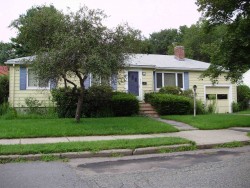 43 Selwyn Rd, Newton, MA 02461-2123