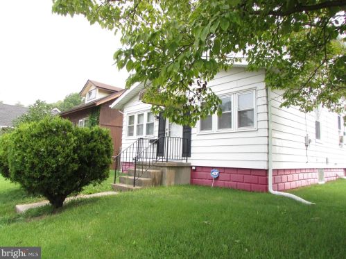 425 Delsea Dr, West Deptford NJ  08093-1224 exterior