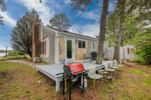 280 Great Pond Rd, Eastham MA  02642-2402 exterior