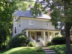 18 Sterling St, Newton, MA 02465-2615