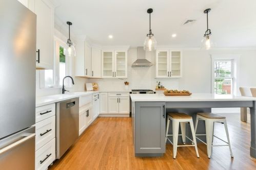 207 Whiting Ave, Dedham MA  02026-3120 exterior