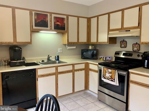 628 Foxton Ct, West Deptford NJ 08051-2038 exterior