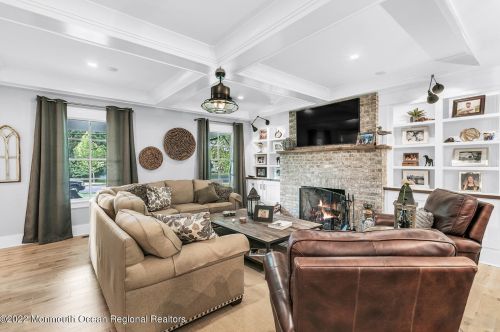 61 Winding Way, Little Silver NJ 07739-1720 exterior