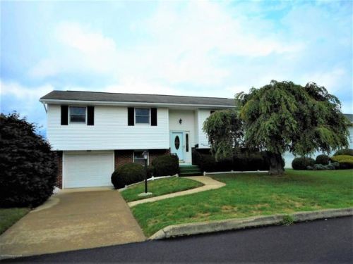 116 Hillcrest Dr, West Nanticoke PA  18634-3709 exterior