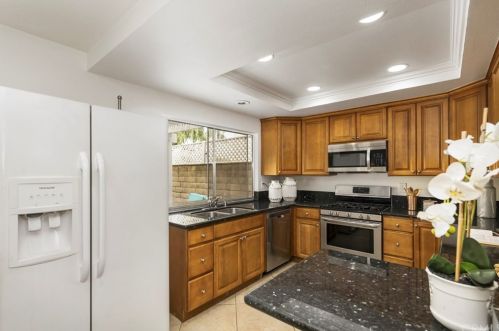 6 Palamedes, Irvine CA 92604-1930 exterior