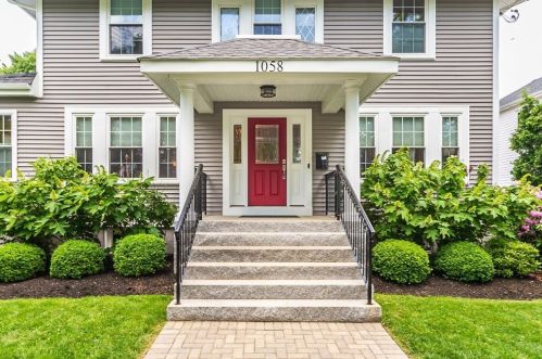 1058 Highland Ave, Needham MA 02494-1128 exterior
