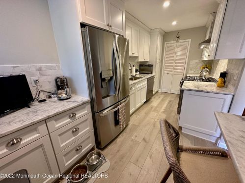 31 Ann Ct, Tinton Falls NJ  07724-3000 exterior