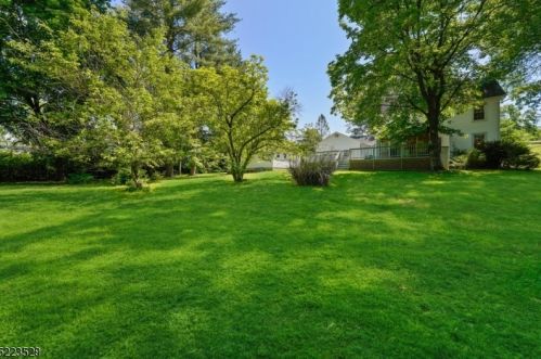 27 Ridgedale Ave, East Hanover NJ 07936-1804 exterior