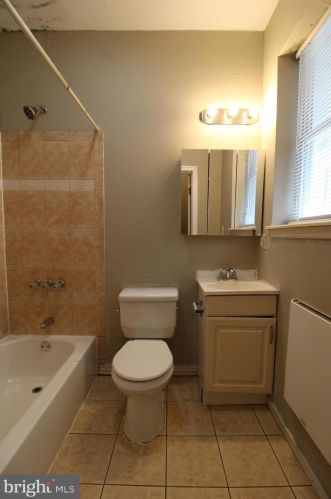 2249 16 St, Philadelphia PA 19132-4402 exterior