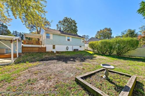 41 Reynolds Dr, Tinton Falls NJ 07724-2323 exterior