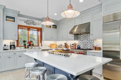 125 Seaview St, Chatham MA 02633-2330 exterior