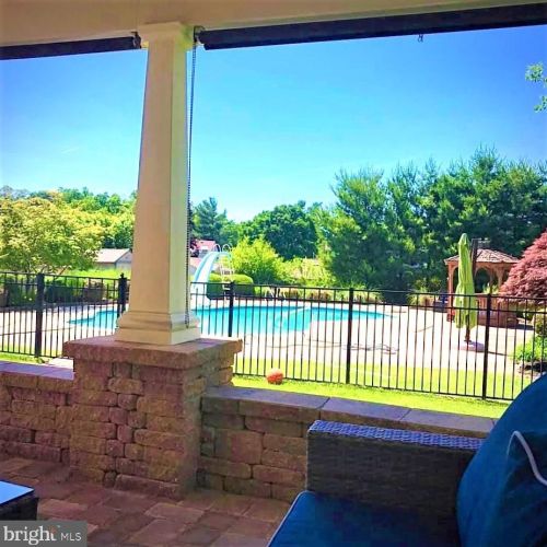 29 Pelham Dr, West Deptford, NJ 08051-1739