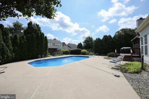 36 Hackemore St, Burlington NJ 08016-3056 exterior