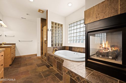 4923 Charlais Ln, Park City UT 84098-7552 exterior