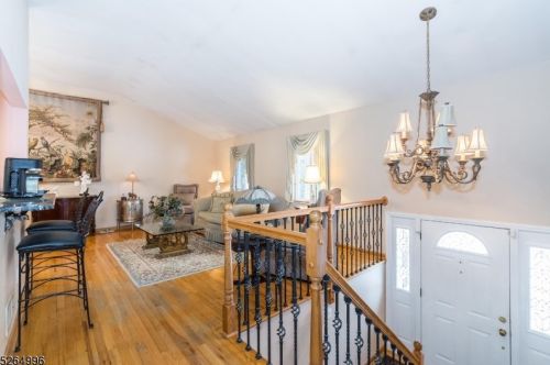 31 Green Dr, East Hanover, NJ 07936-3726