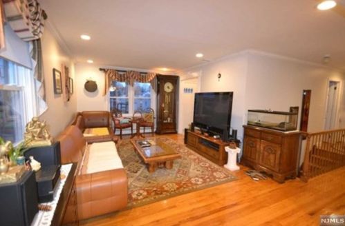 30 Poplar St, Cresskill NJ  07626-2527 exterior