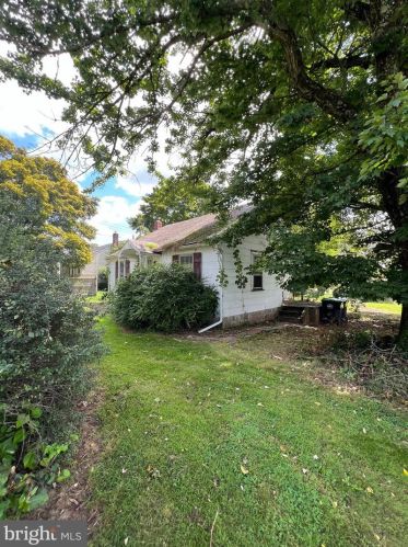 238 Hillcrest Dr, Milford NJ 08848-1001 exterior