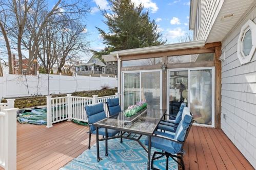 35 Monmouth St, Quincy MA 02171-1067 exterior