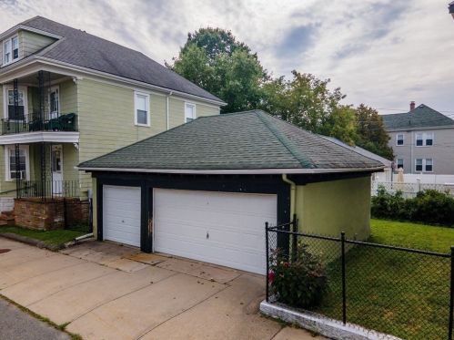 318 Wood St, New Bedford, MA 02745-5664