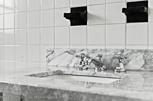 182 Pinckney Rd, Little Silver NJ 07739-1015 exterior