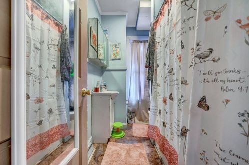 380 Front St, New Bedford MA 02744-2626 exterior