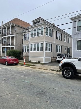 14 Lucas St, New Bedford, MA 02744-1510