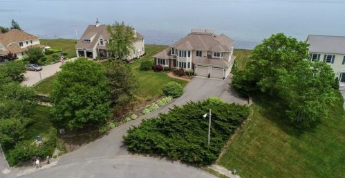 42 Oak Bluff Cir, Plymouth MA  02360-1356 exterior