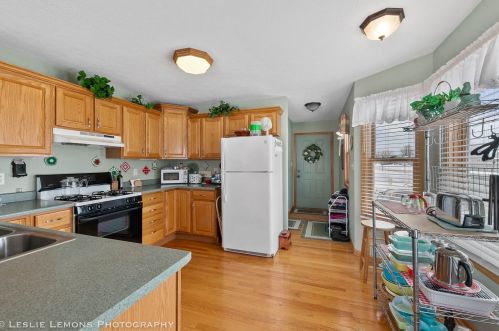 205 Maplewood Dr, Sycamore IL 60178-1154 exterior