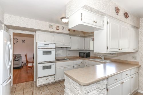 8738 Bruce Dr, Niles IL 60714-2344 exterior