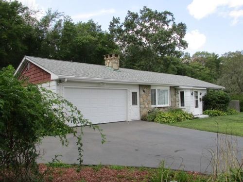 413 Almy Rd, Fall River, MA 02726-3652