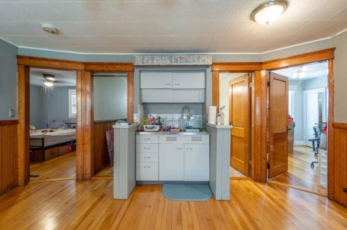 24 Fairbanks St, Worcester MA 01610-2104 exterior