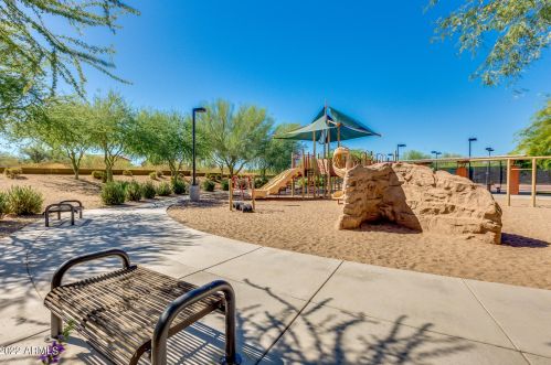 21845 39 St, Phoenix AZ 85018-7130 exterior