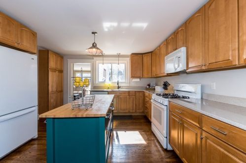 399 Mt Vernon St, Dedham MA 02026-3631 exterior