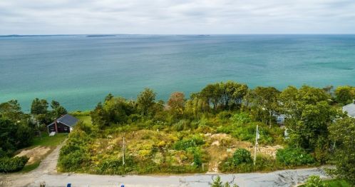 120 Bay Shore Dr, Plymouth, MA 02360-2070