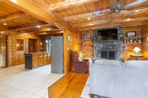 550 Hart St, Dighton MA  02715-1407 exterior