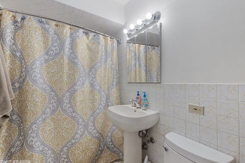 2401 Kenilworth Ave, Forest View IL 60402-2213 exterior