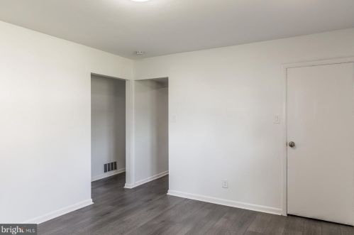 449 Broad St, West Deptford NJ 08096-1055 exterior