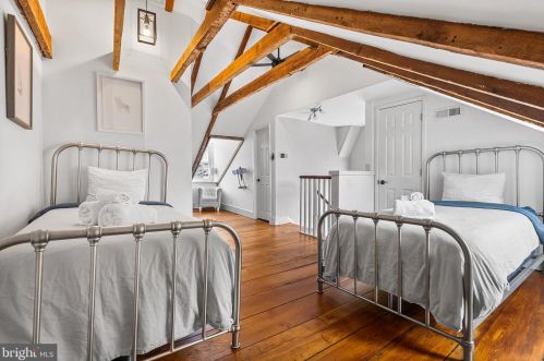 337 6th St, Philadelphia PA  19106-4138 exterior