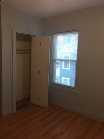 8 Barclay St, Worcester MA 01604-4234 exterior