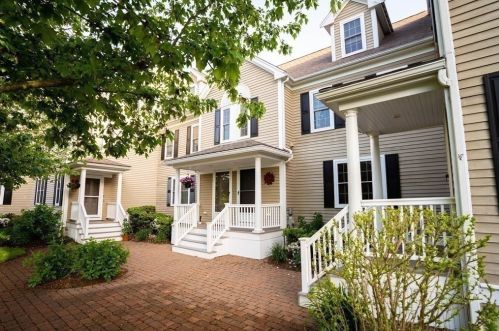 32 Hedge Rd, Plymouth MA 02360-4357 exterior