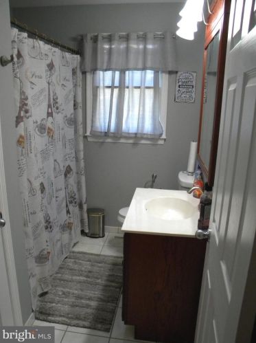 60 Holly Dr, West Deptford NJ  08096-3317 exterior