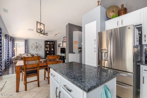 16011 18 Dr, Phoenix AZ 85045-1774 exterior